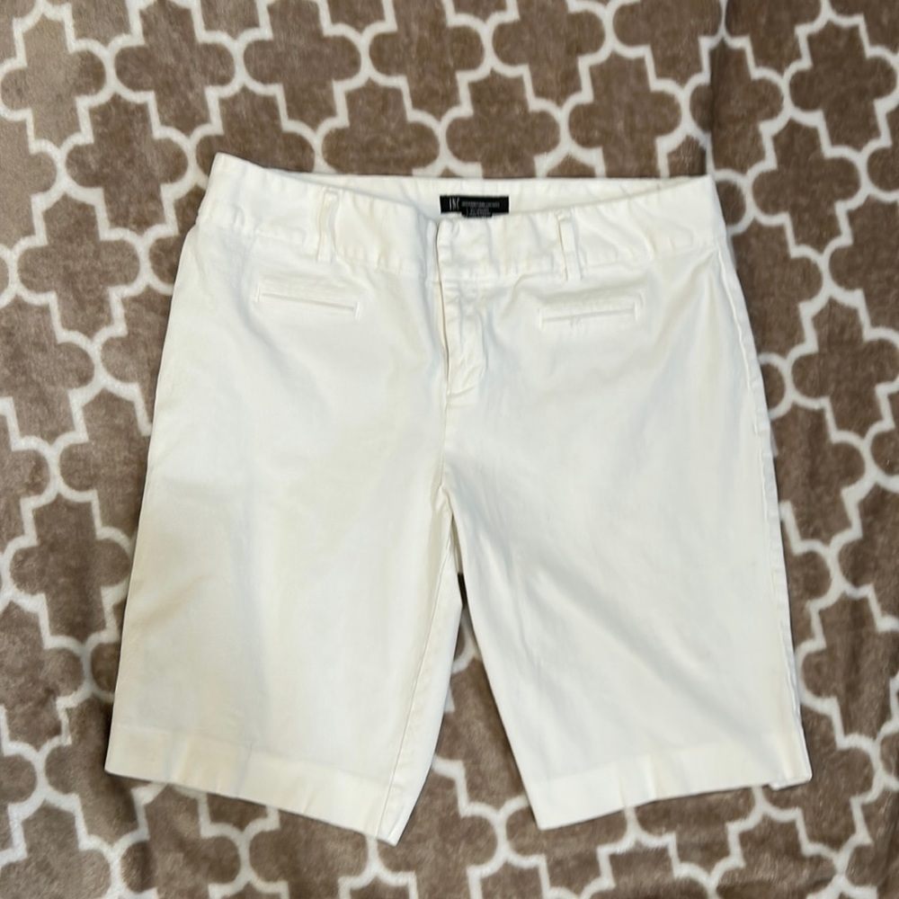 Women’s, INC size 10 white Bermuda shorts